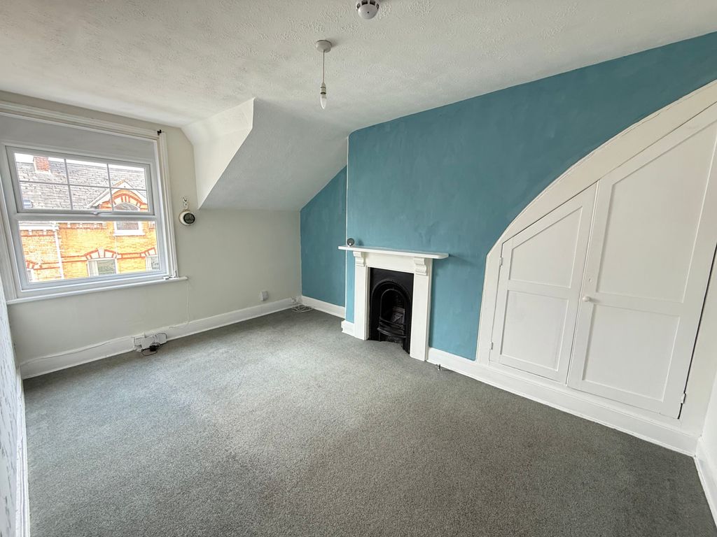 Property photo 2 of 4 Living Room