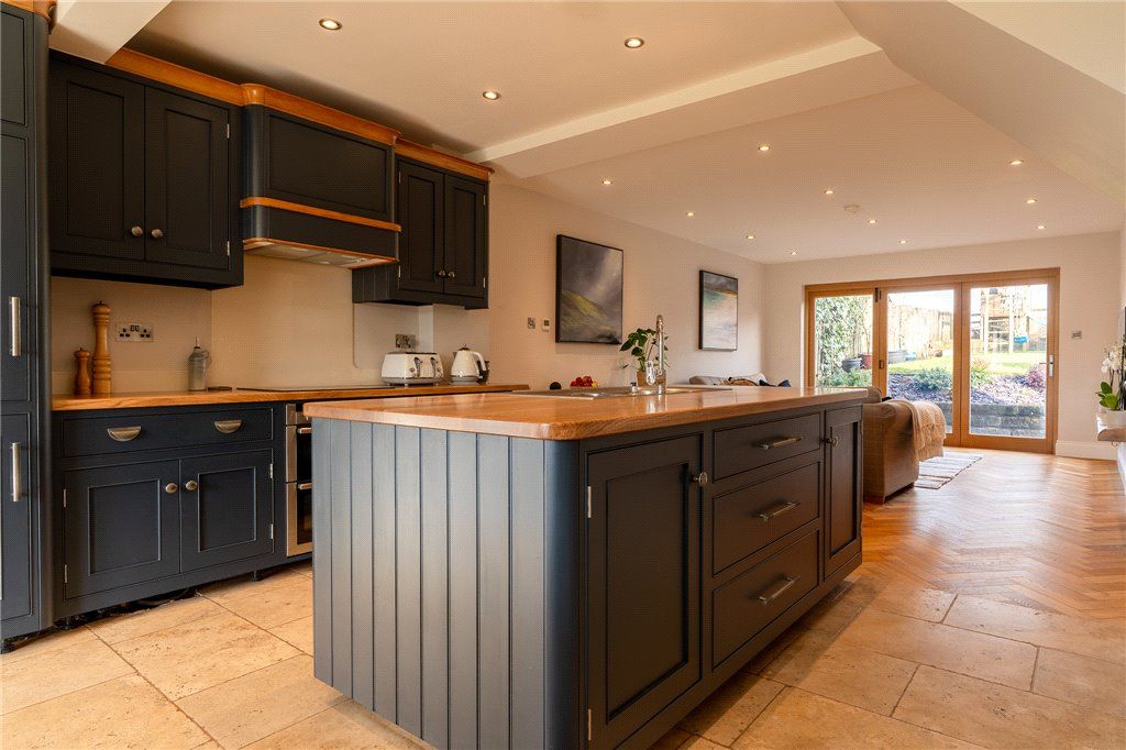 Property photo 2 of 21 Kitchen