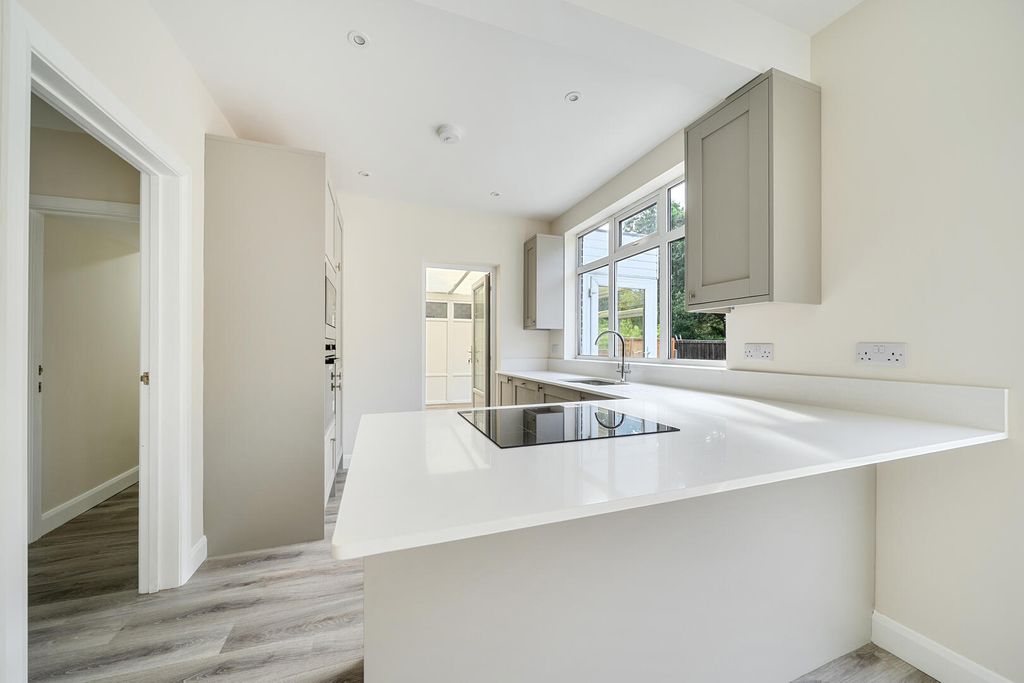 Property photo 3 of 16 Kitchen