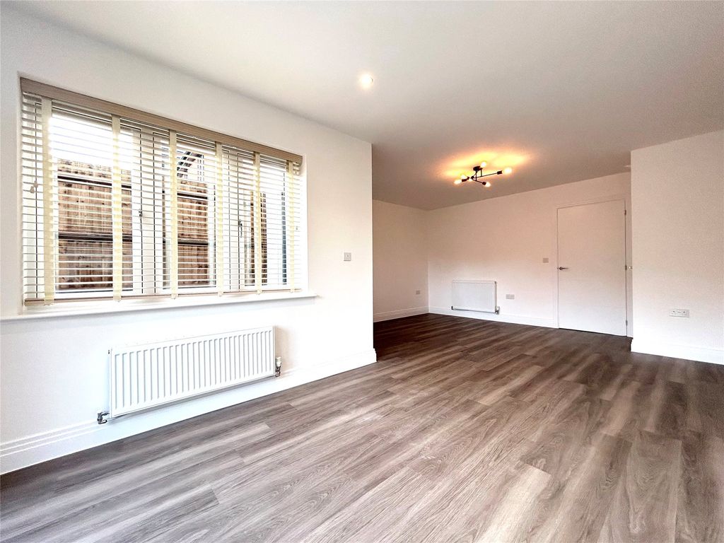 Property photo 3 of 17 Picture No. 30