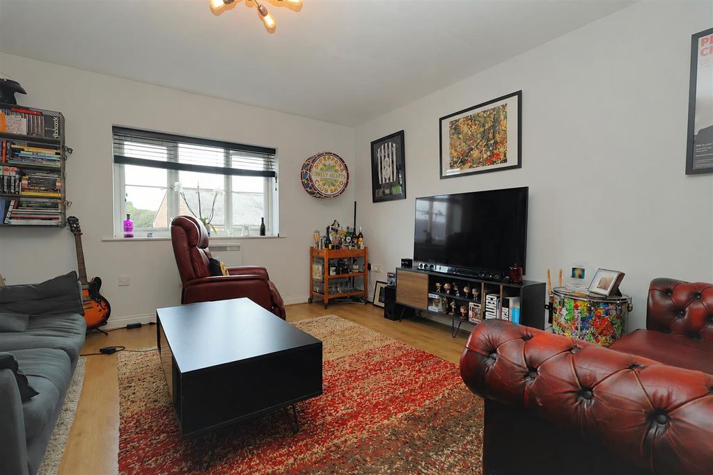 Property photo 3 of 13 Living