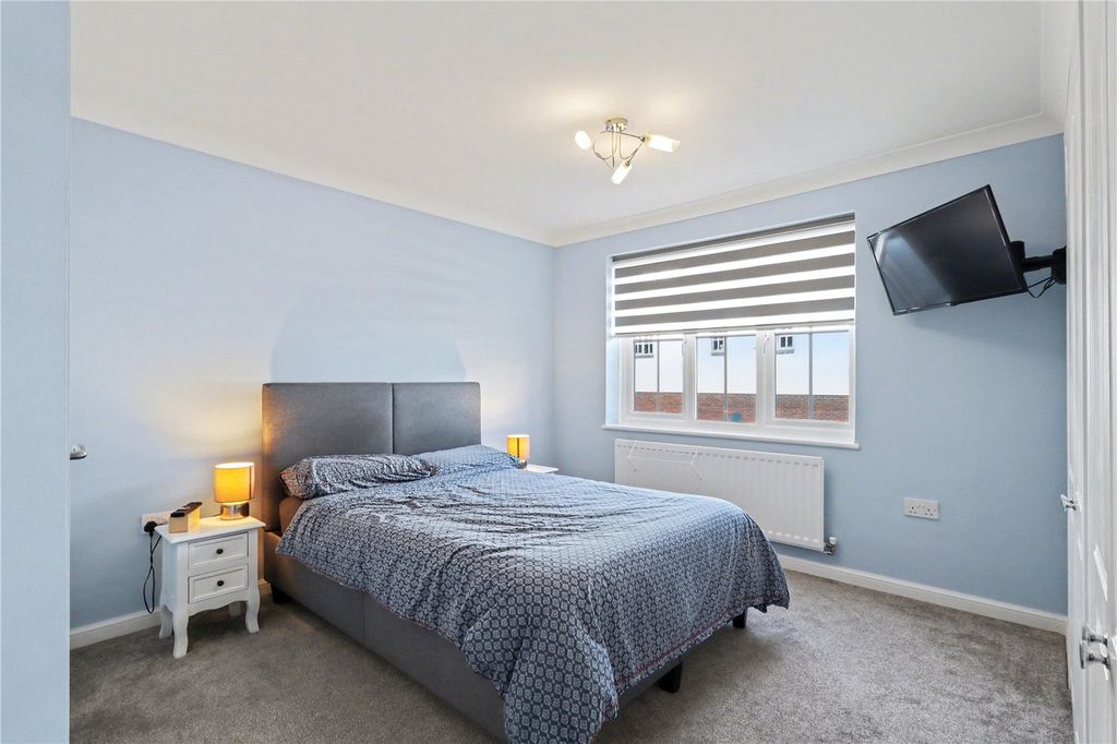 Property photo 3 of 9 Bedroom