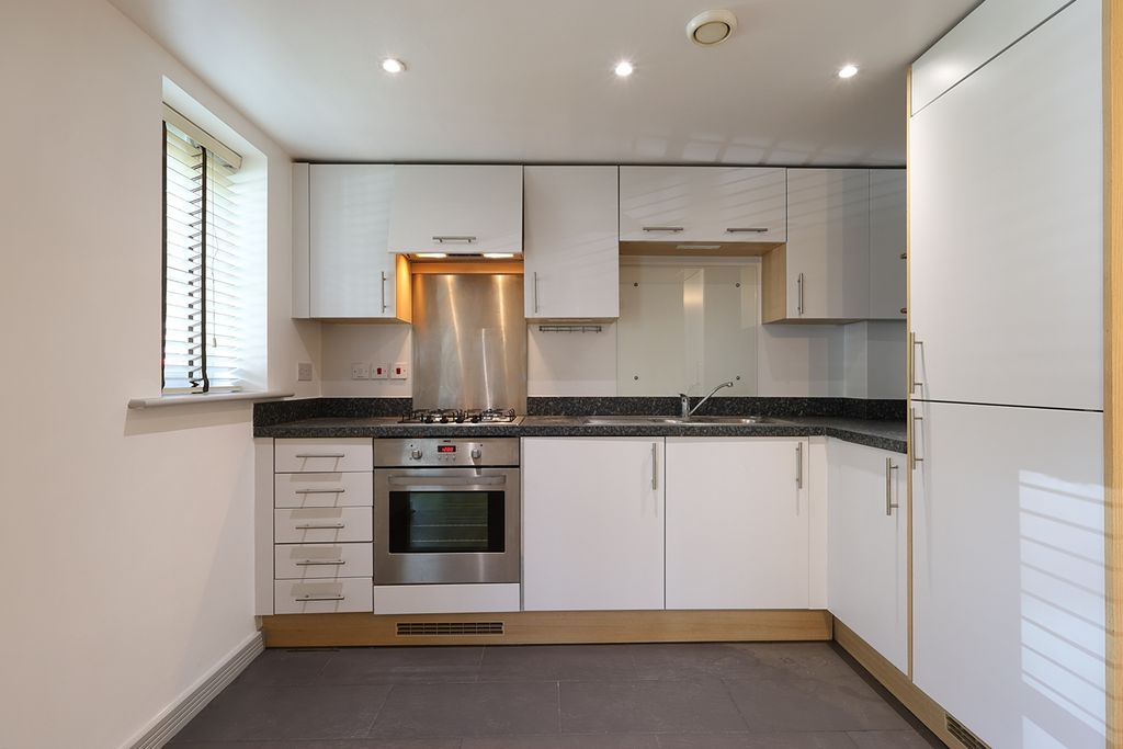 Property photo 3 of 9 Kitchen