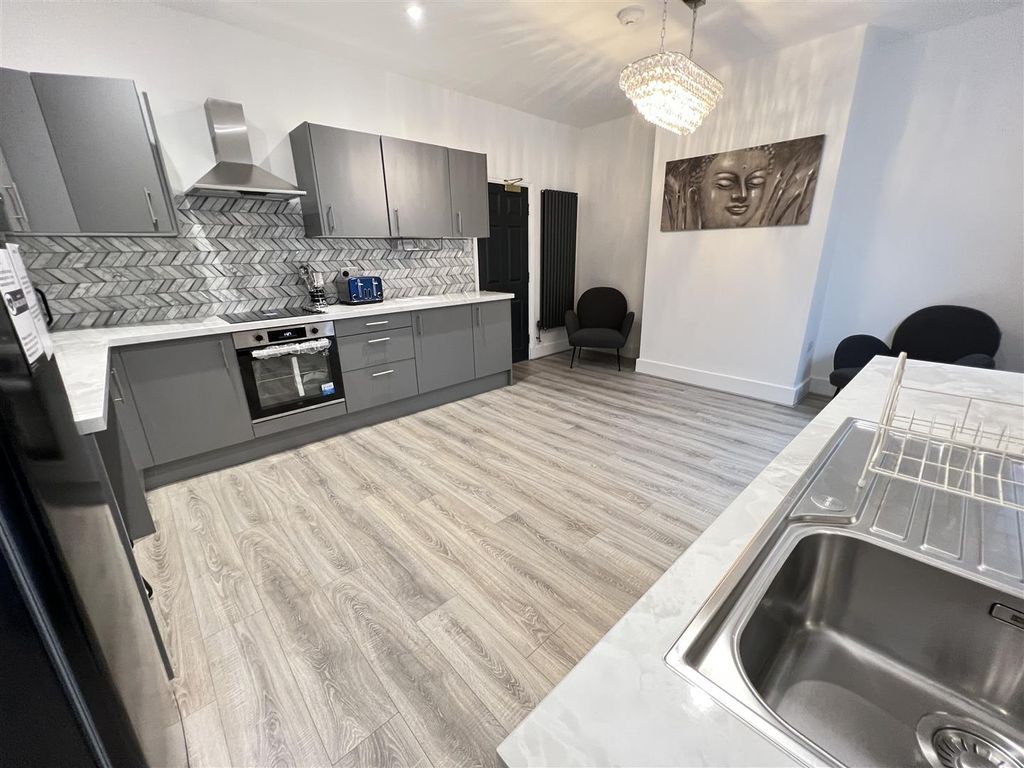 Property photo 3 of 7 Kitchen 2.Jpg