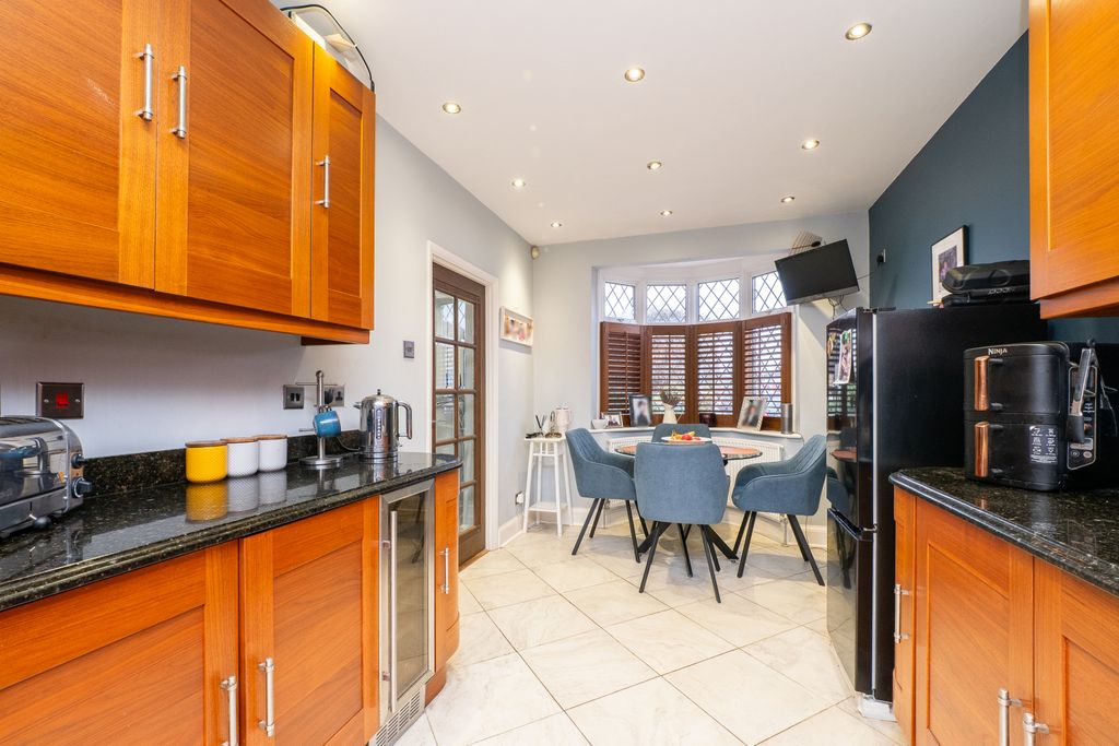 Property photo 2 of 44 Picture No. 10