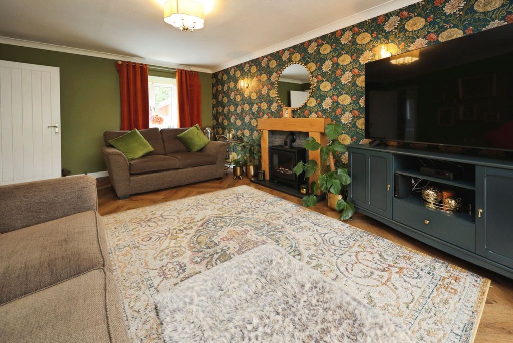 Property photo 3 of 30 4810153