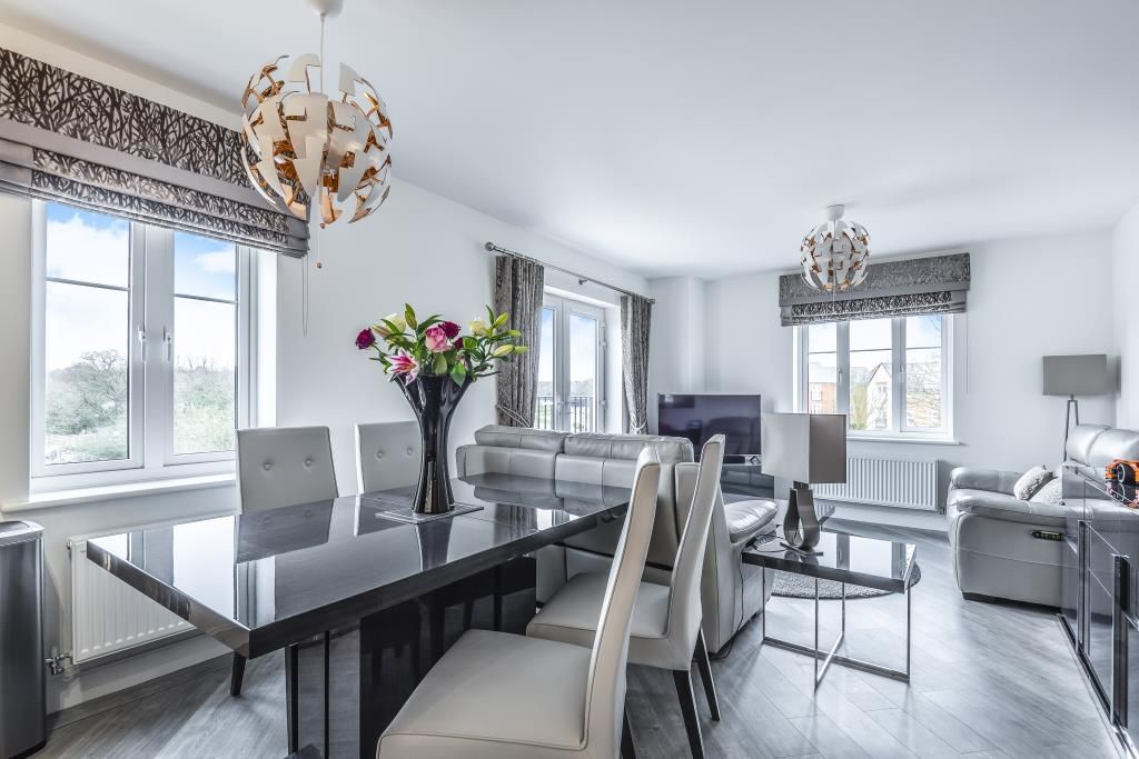 Property photo 2 of 11 Lounge 2