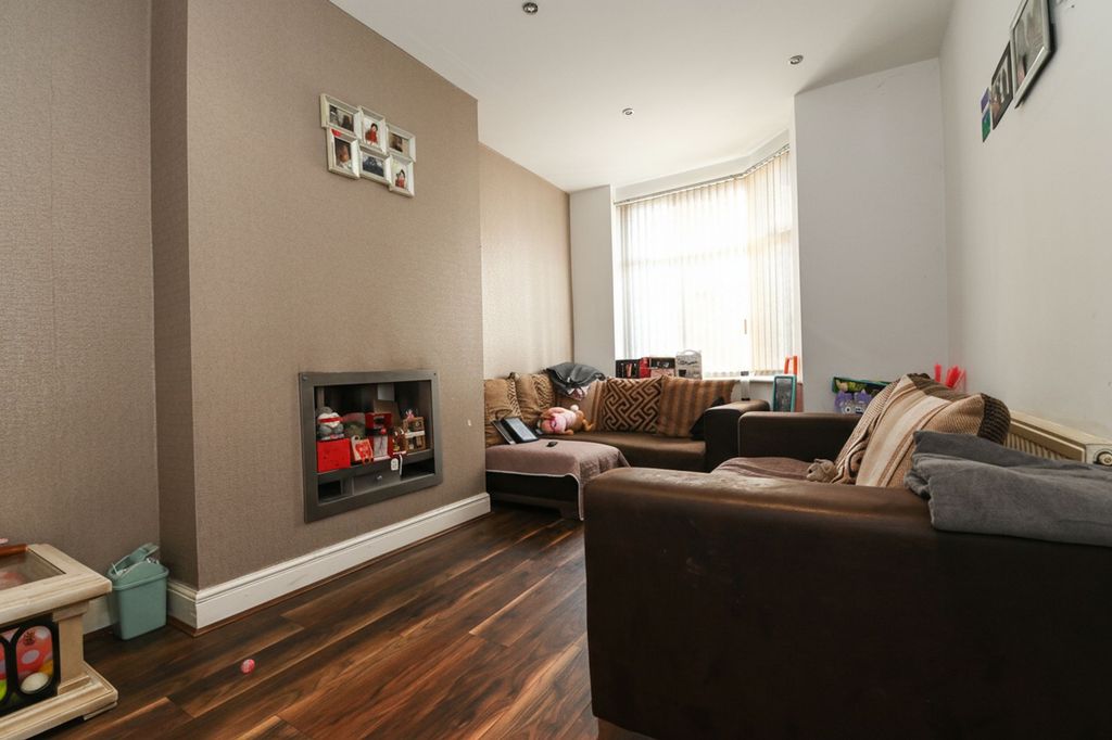 Property photo 2 of 11