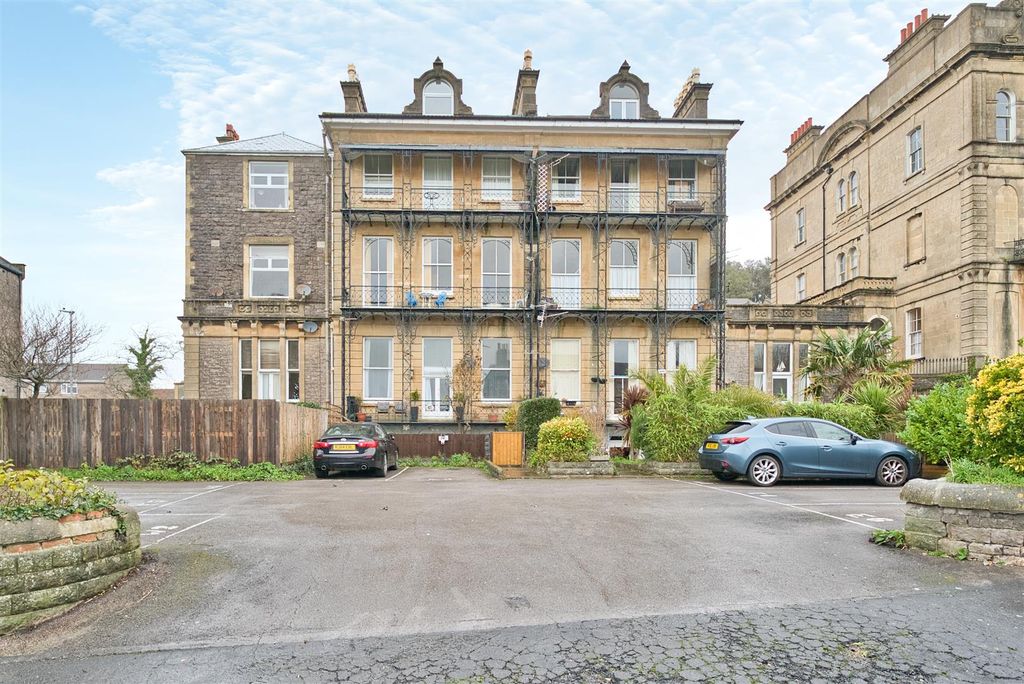 Property photo 1 of 16 Building Exterior