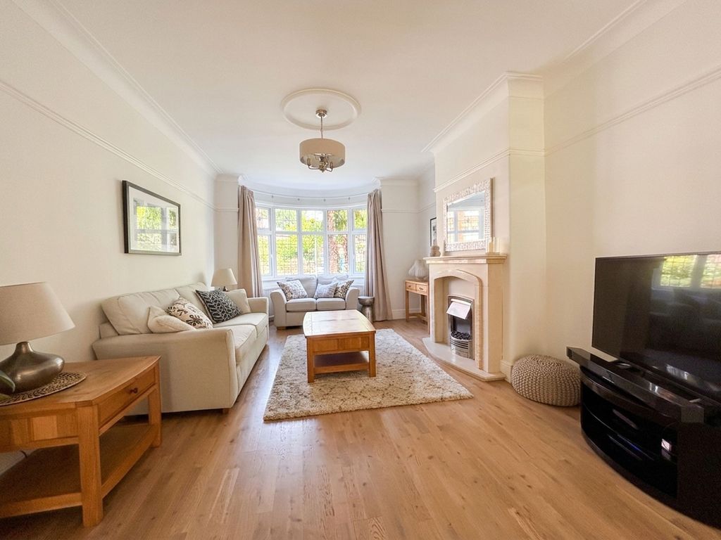 Property photo 2 of 31