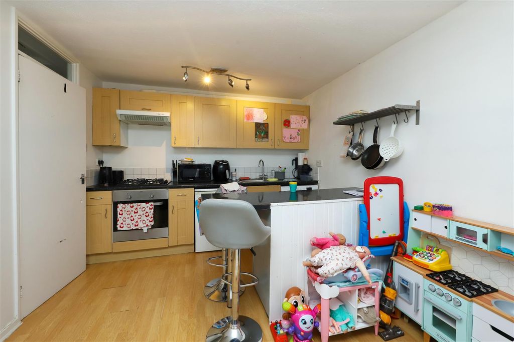 Property photo 3 of 7 Thirlmere Gardens