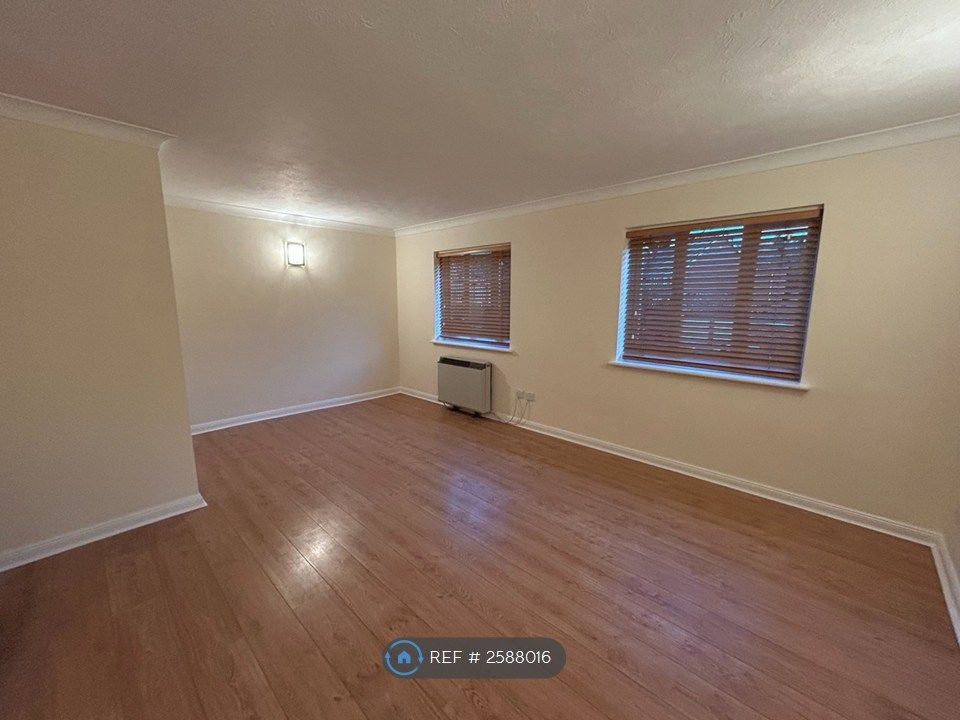 Property photo 3 of 9 Lounge / Dining Room