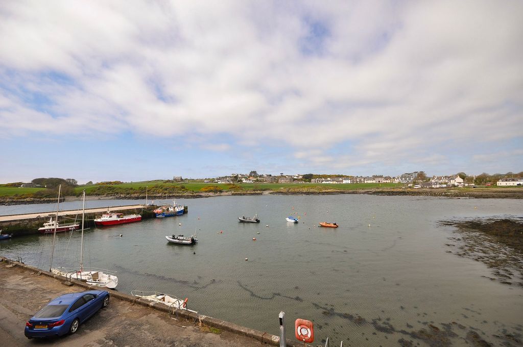 Property photo 2 of 27