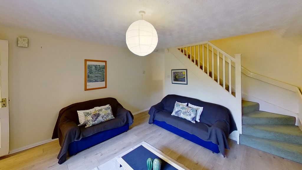 Property photo 1 of 10 Living Room