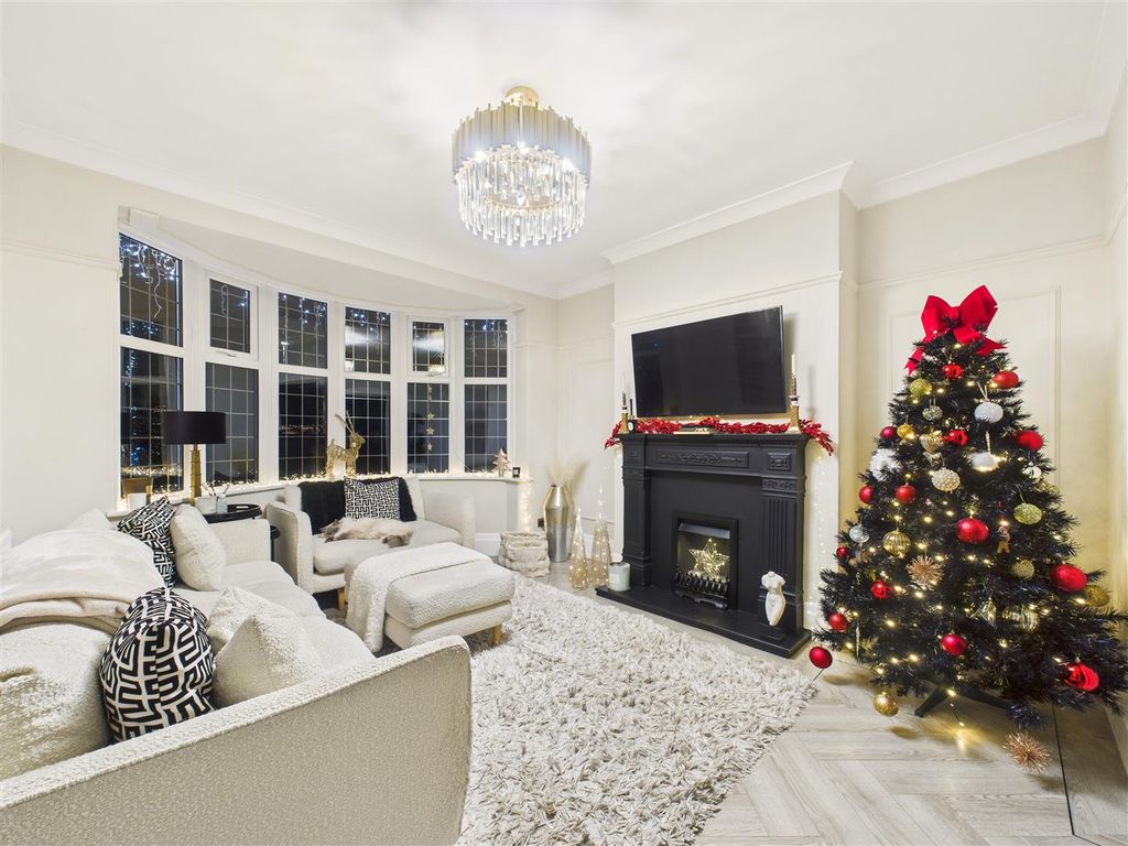 Property photo 2 of 16 Cam05451G0-Pr0085-Still009.Jpg