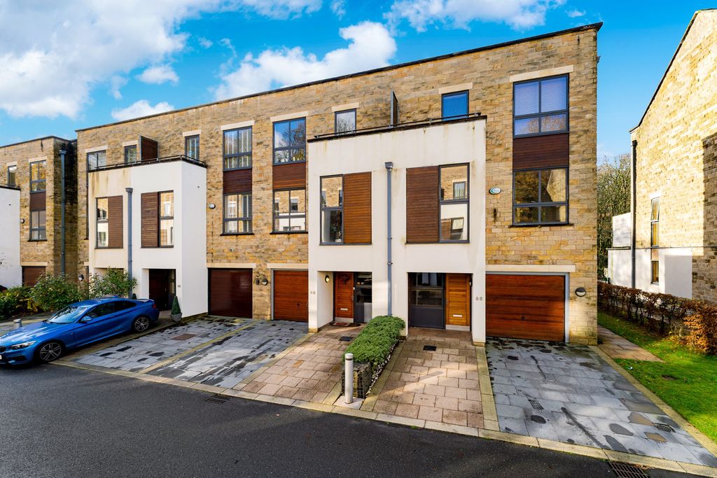 Property photo 1 of 63 Photograph 104