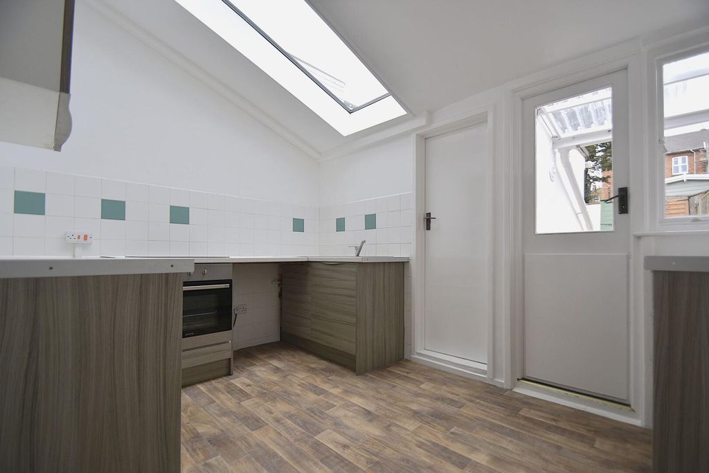Property photo 3 of 10 Kitchen