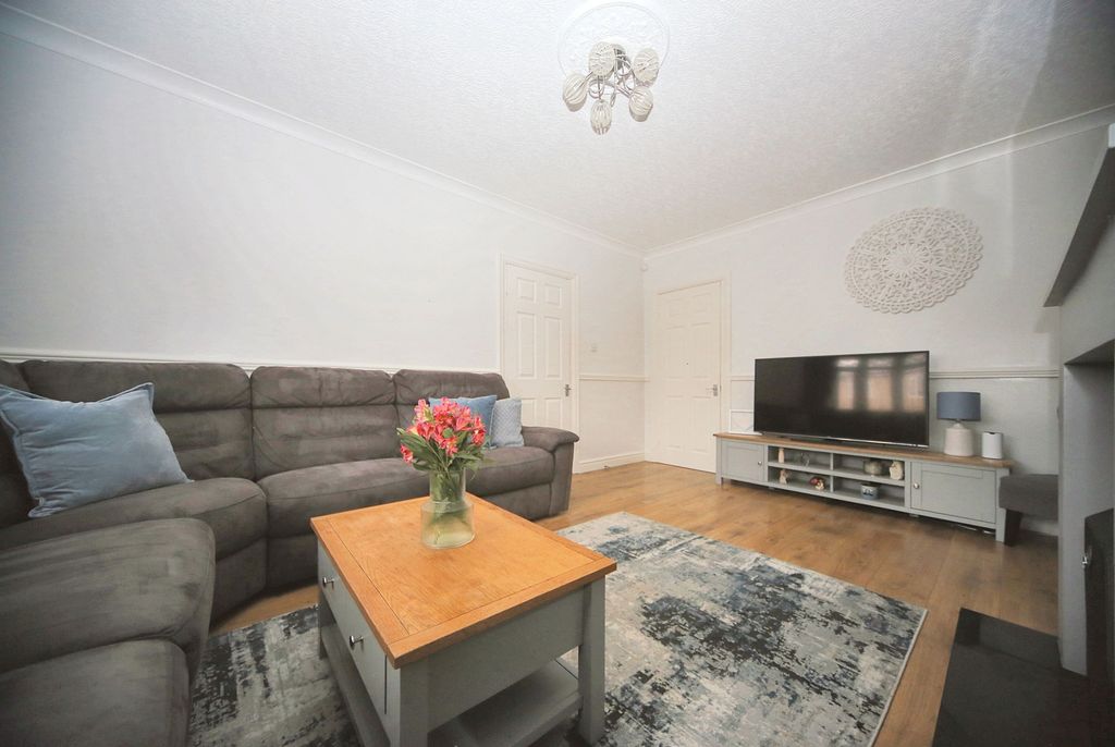 Property photo 2 of 25