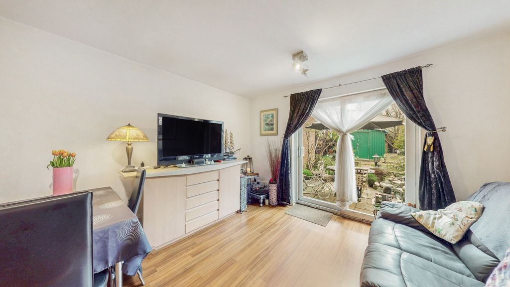 Property photo 2 of 13 4966292