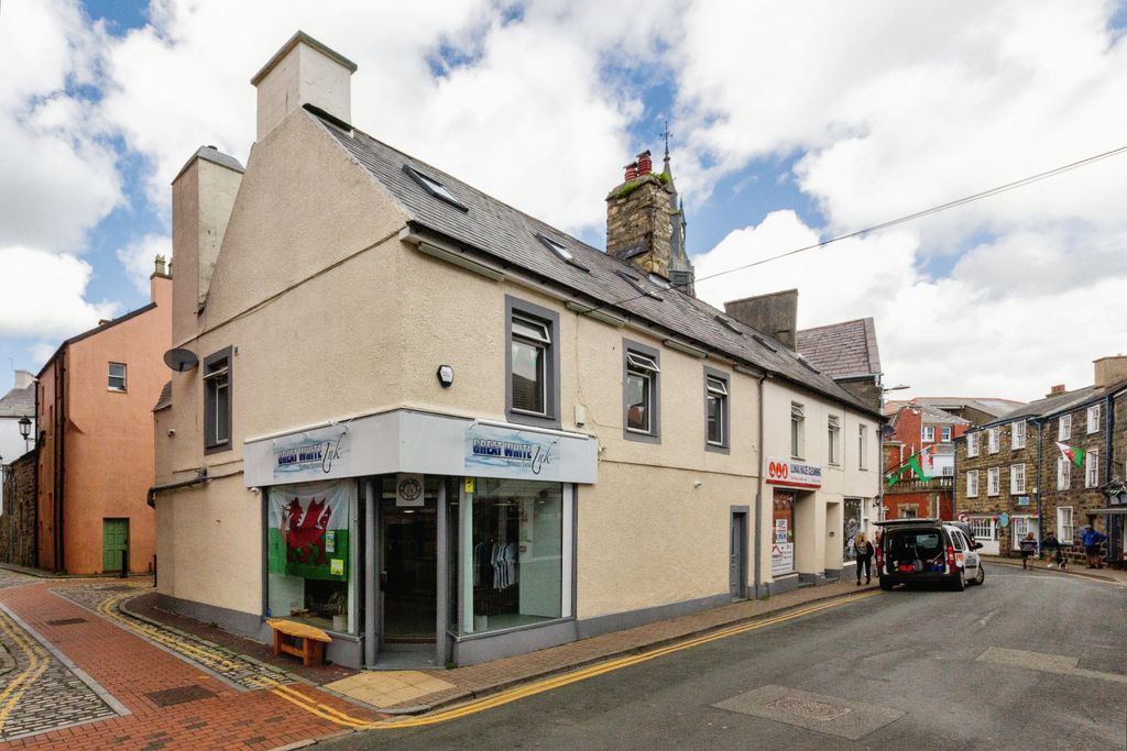 Property photo 1 of 16 Tattoo Studio