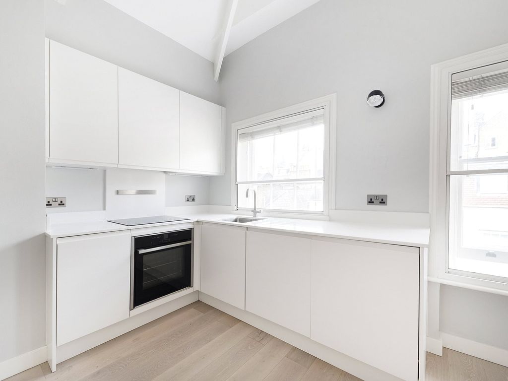 Property photo 3 of 8 Gerrard Street