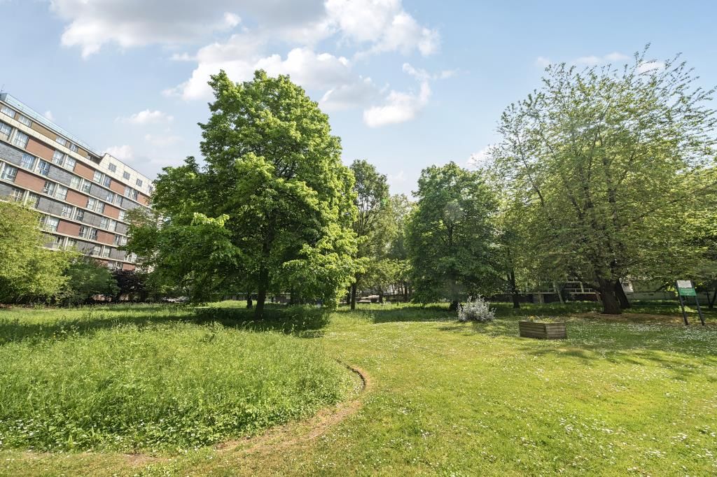 Property photo 2 of 19 4