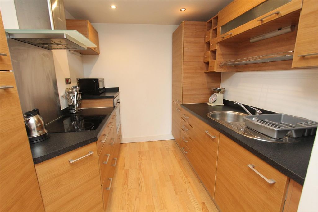 Property photo 2 of 8 Kitchen.Jpg