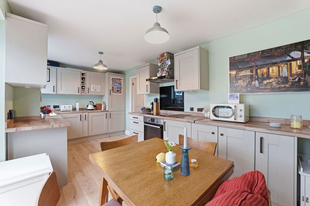 Property photo 2 of 26