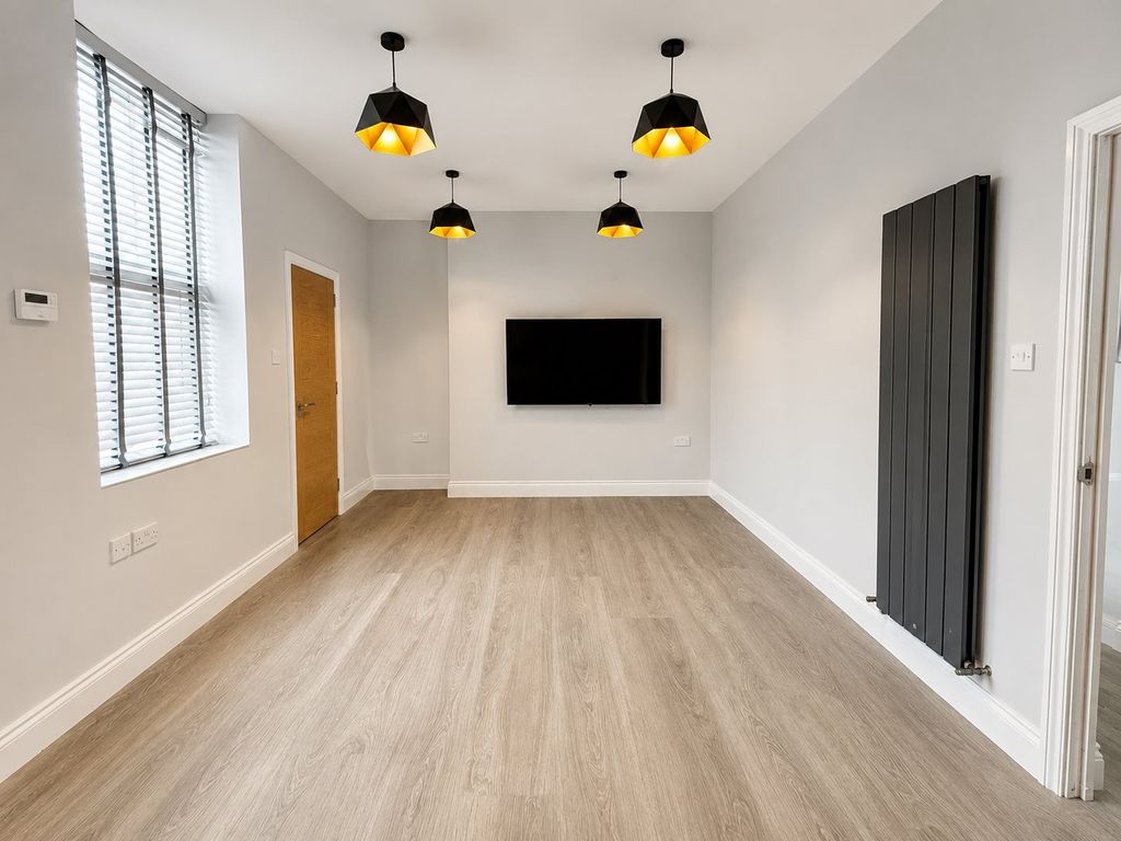 Property photo 1 of 13 Living Room