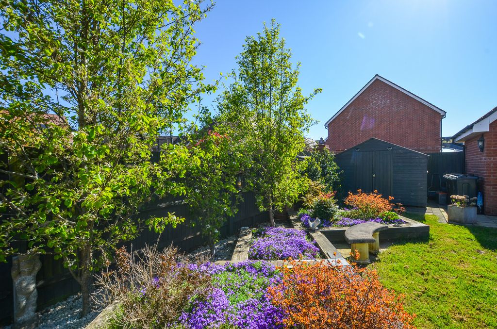 Property photo 2 of 31