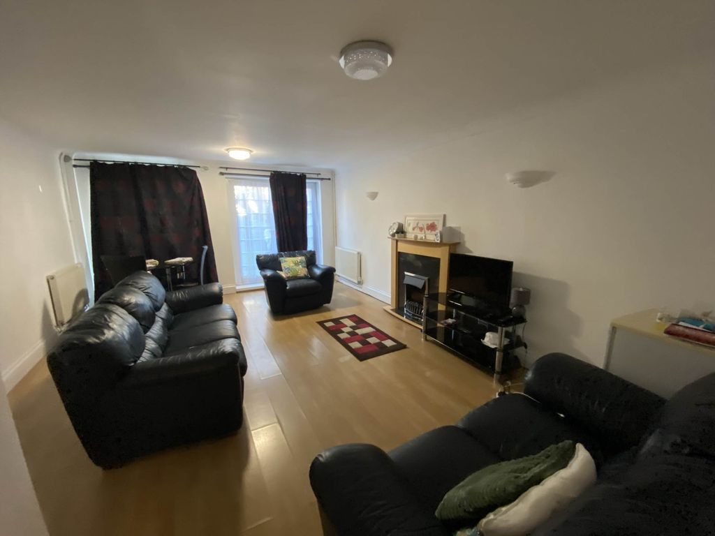 Property photo 3 of 11