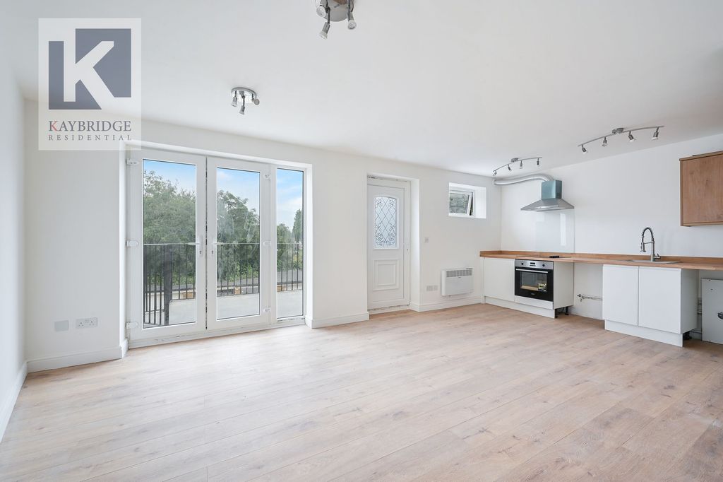 Property photo 3 of 11 Kingston Road, Epsom - Kt19 0Dt