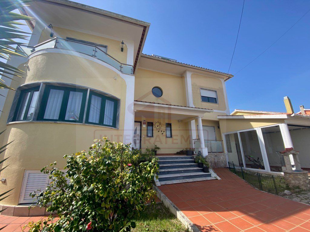 Property photo 3 of 42