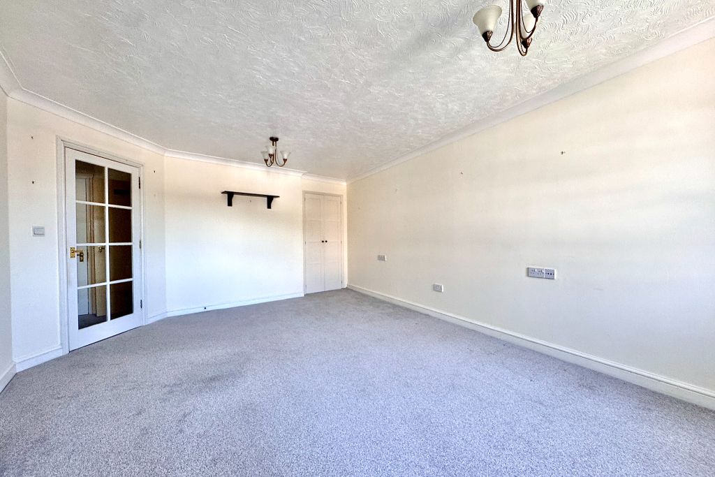 Property photo 3 of 7 Living Room