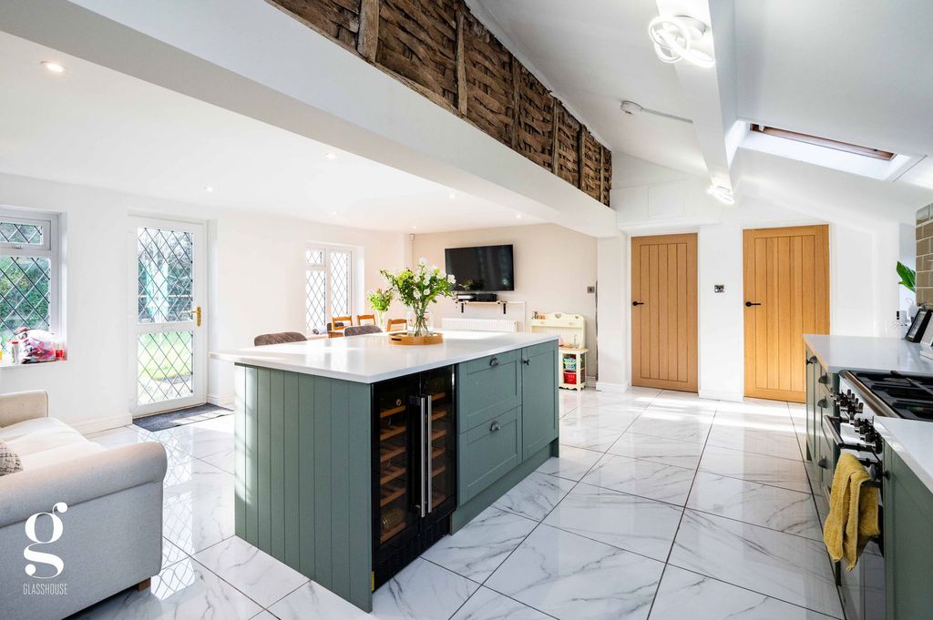 Property photo 2 of 33