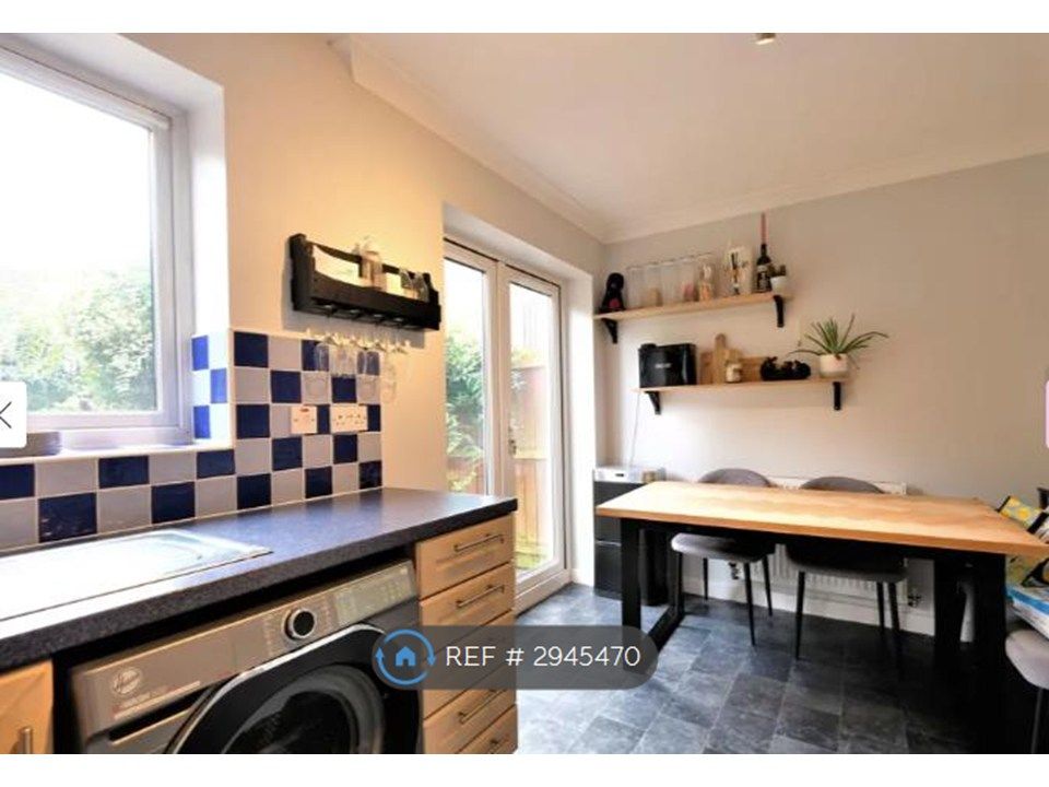 Property photo 2 of 10 Kitchen