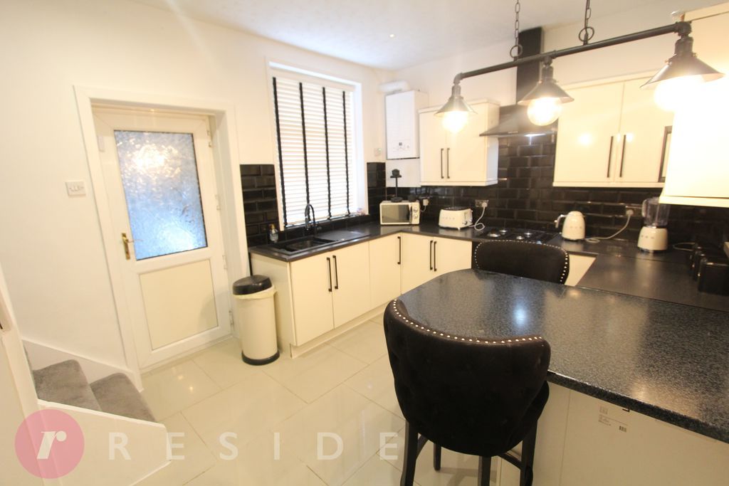Property photo 3 of 12 Dining Kitchen