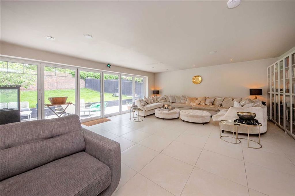 Property photo 3 of 9