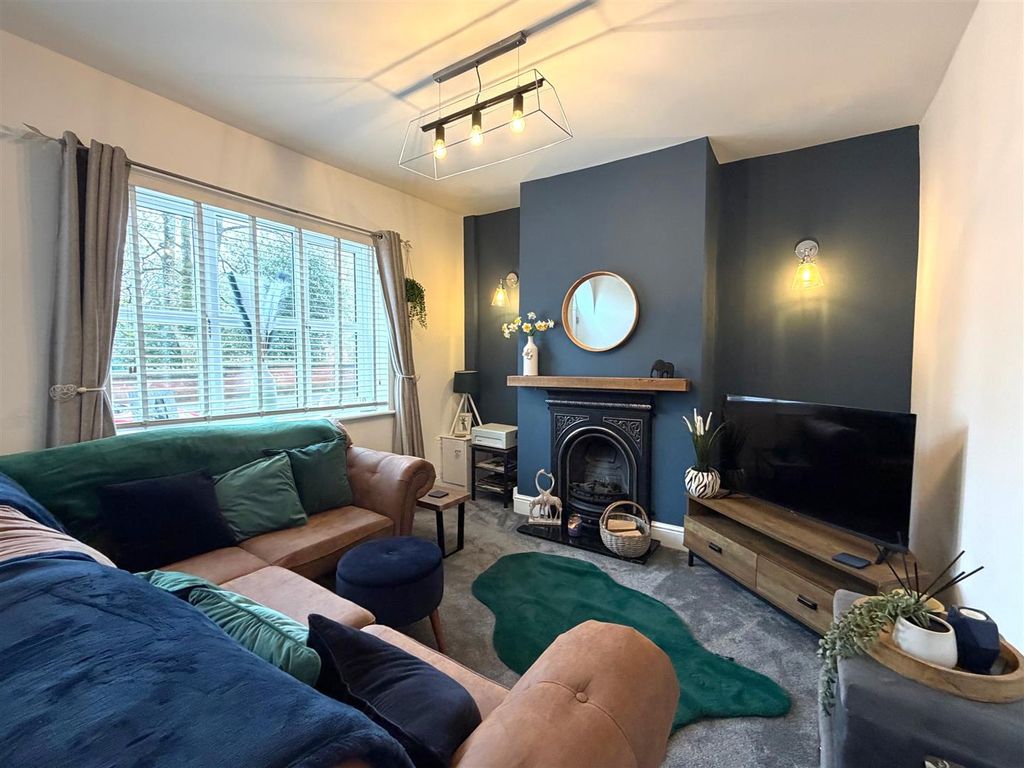 Property photo 2 of 34 B.Jpeg