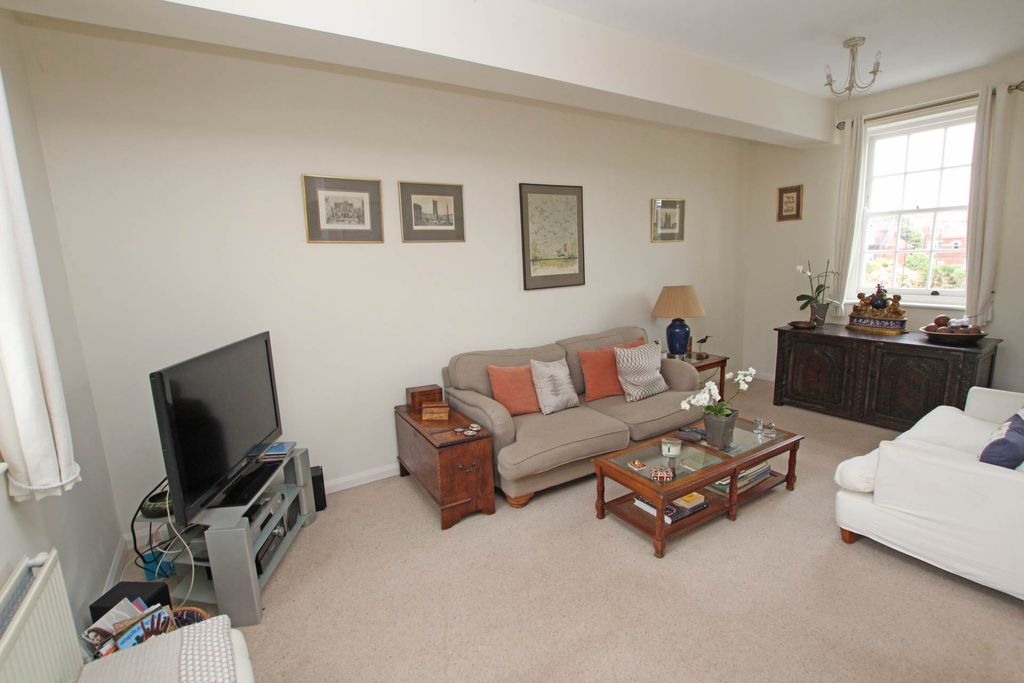 Property photo 2 of 13