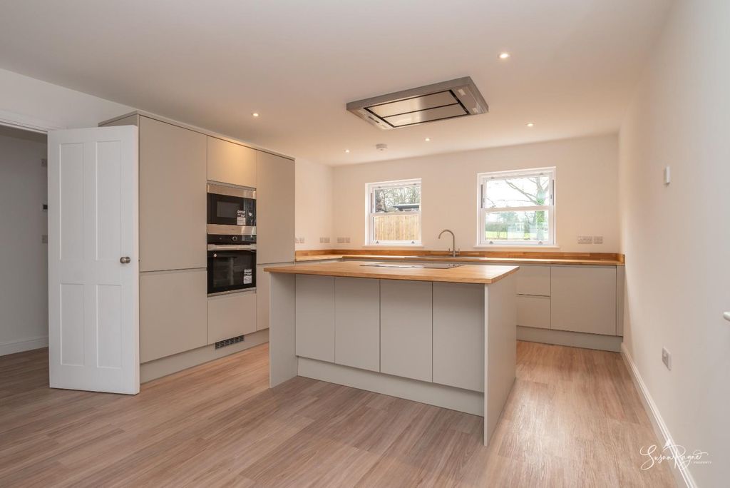 Property photo 2 of 37 Kitchen/Diner/Lounge