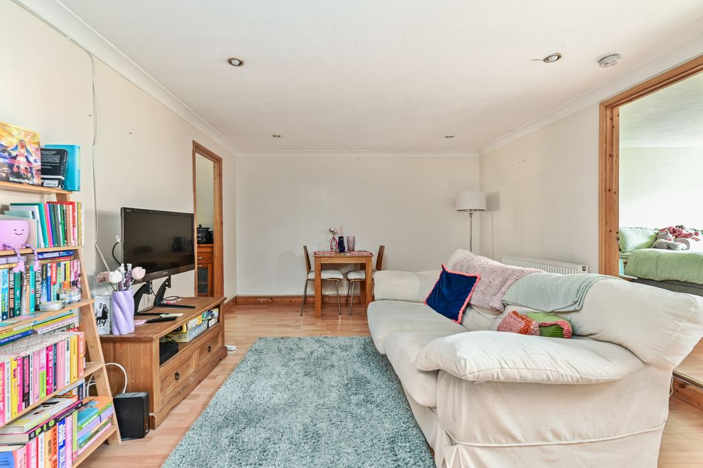 Property photo 3 of 7 20A-Kingsway (5)