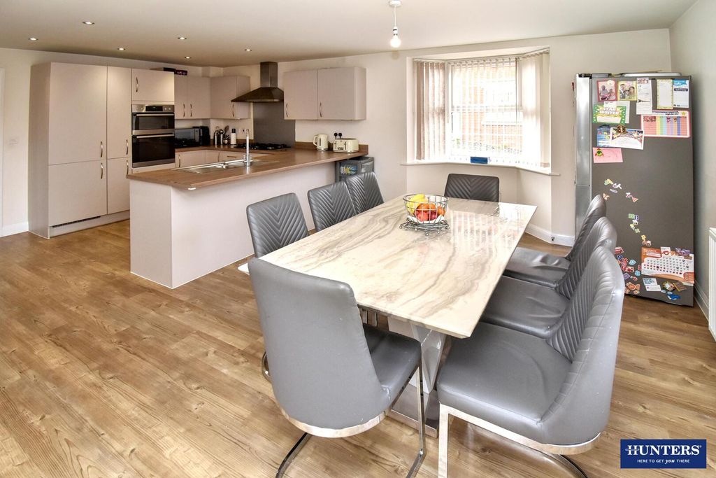 Property photo 3 of 25 Dining Room