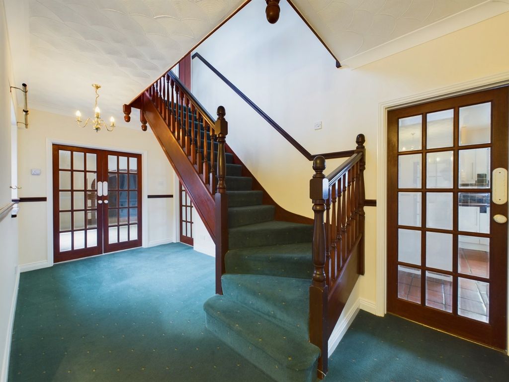 Property photo 2 of 24 Hallway