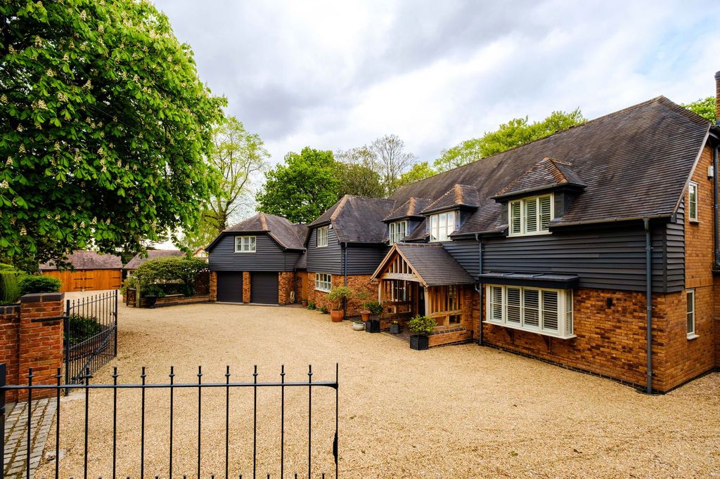 Property photo 1 of 40