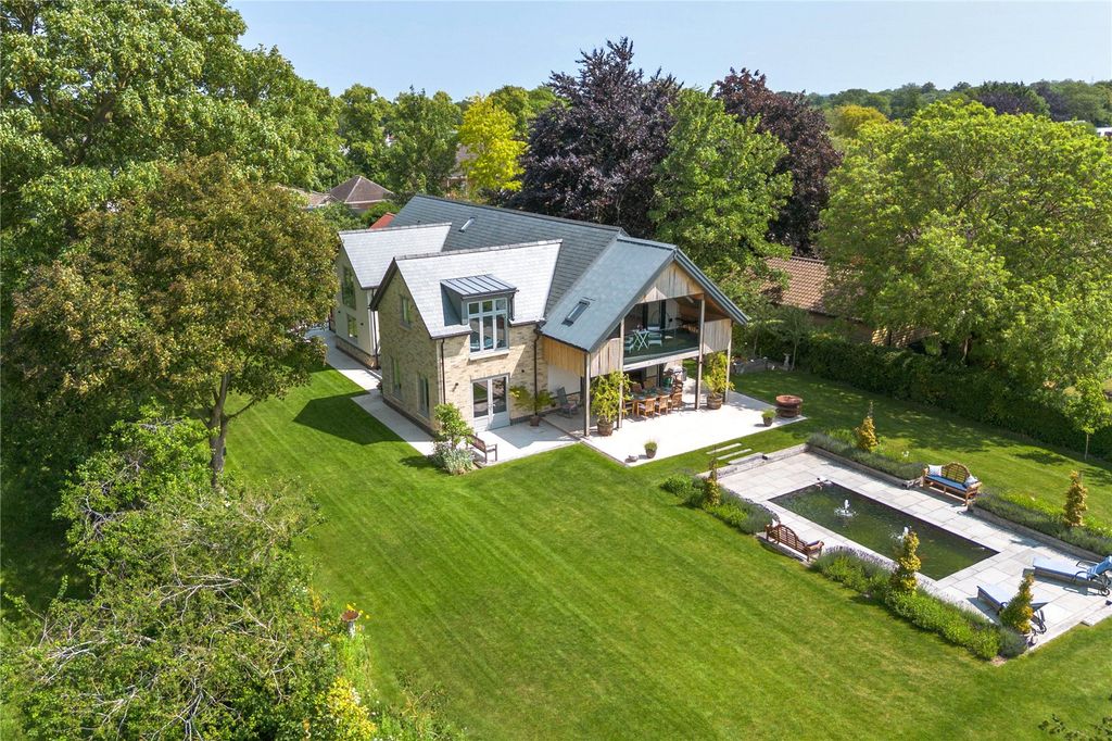 Property photo 1 of 44 Picture No. 24