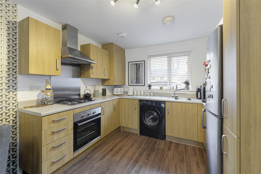 Property photo 3 of 11 5