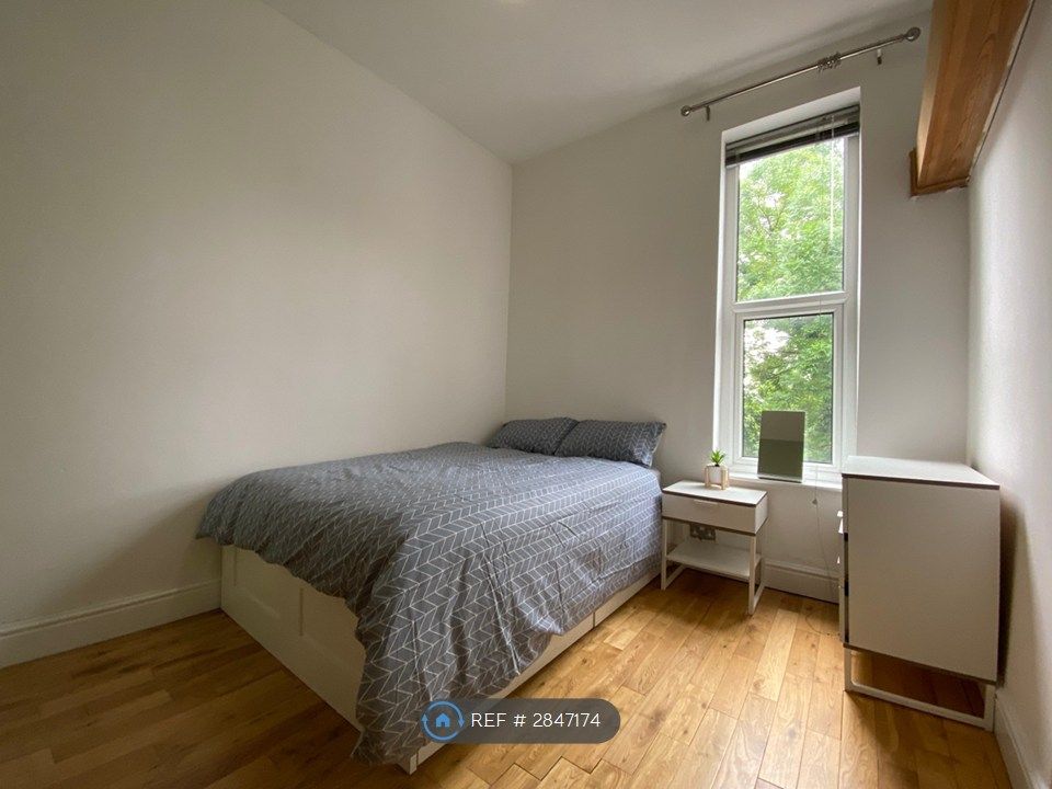 Property photo 1 of 6 Bedroom