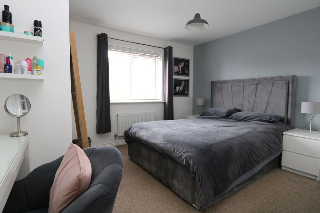 Property photo 2 of 25