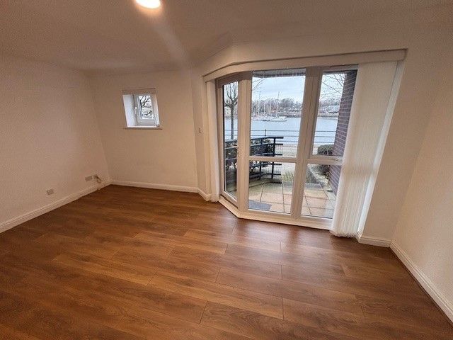 Property photo 3 of 6 Living Room